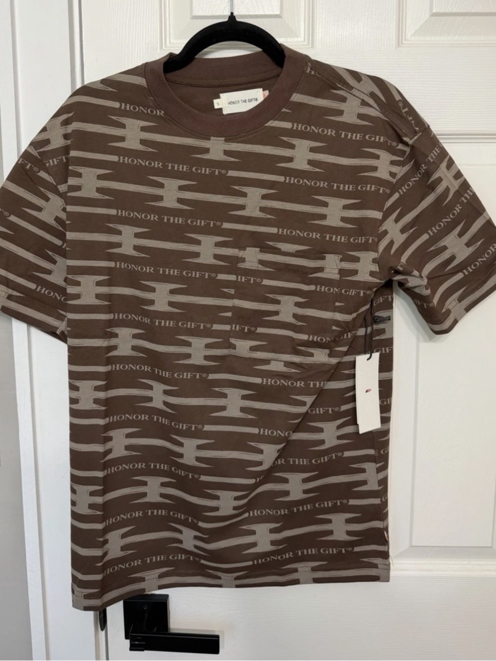 Honor The Gift Brown Neck T-Shirt Short Sleeve Small